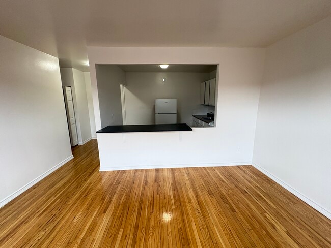 Photo - Spacious 2 Bedroom Steps to Upper James Unit 320