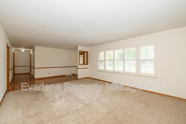 Photo - 647 Alwyne Rd
