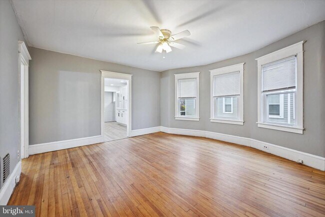 Photo - 407 N Broadway