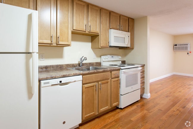 1 Bd, 1 Ba - Kitchen - Hampton Arms Apartments