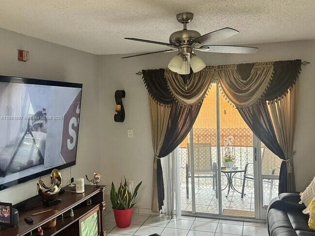 Photo - 8851 NW 119th St Unidad 3303-3