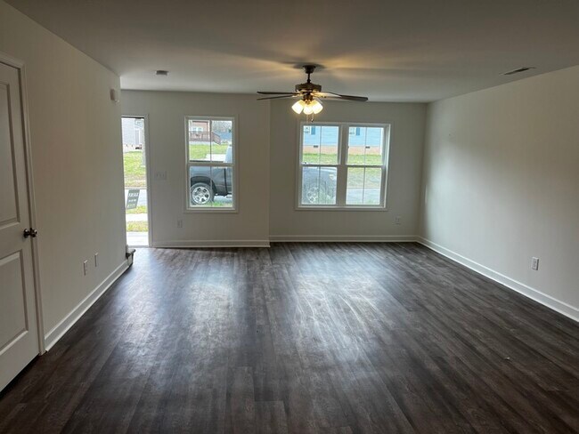 Photo - 620 W Cemetery St