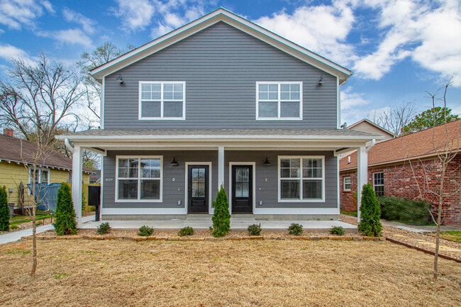 Front - 809 Maple St