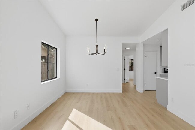 Photo - 640 Macduff Ln