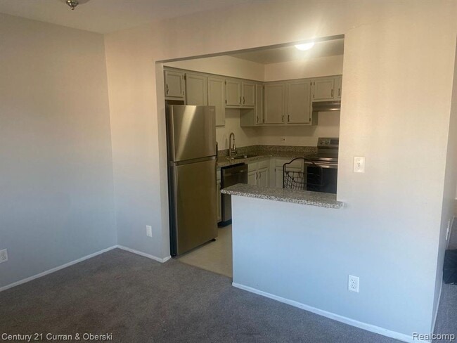 Photo - 6121 Orchard Lake Rd