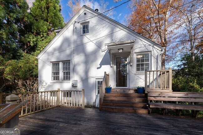 Photo - 444 Burlington Rd NE