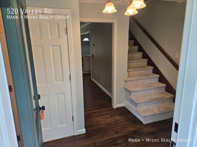 Photo - 520 Valley Rd