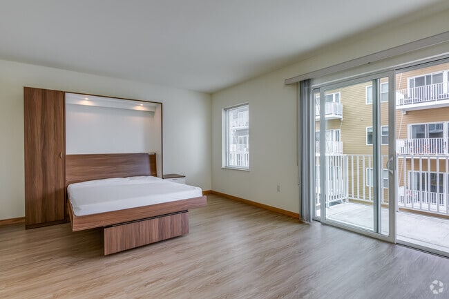 Studio, 1 BA - 540SF