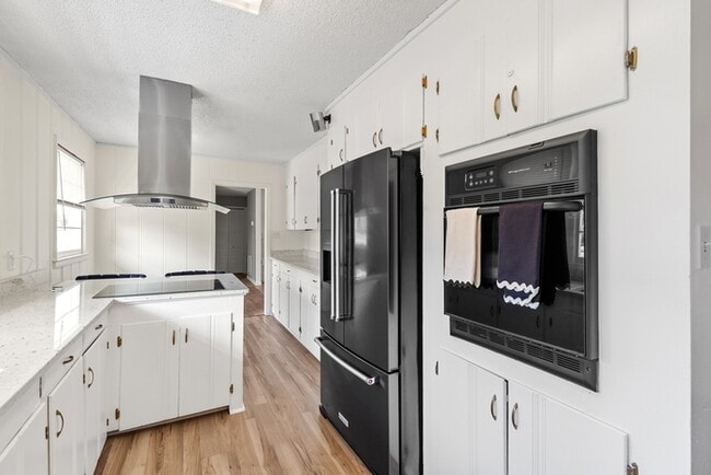 Photo - 8009 Whitesburg Dr