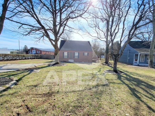Building Photo - 3 Bd - 2 Ba Single Family Home in North Knoxville - Fountain City!