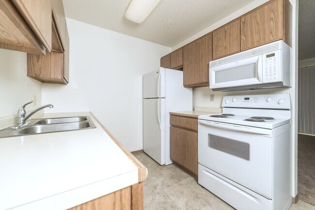 Golden Creek Apartments