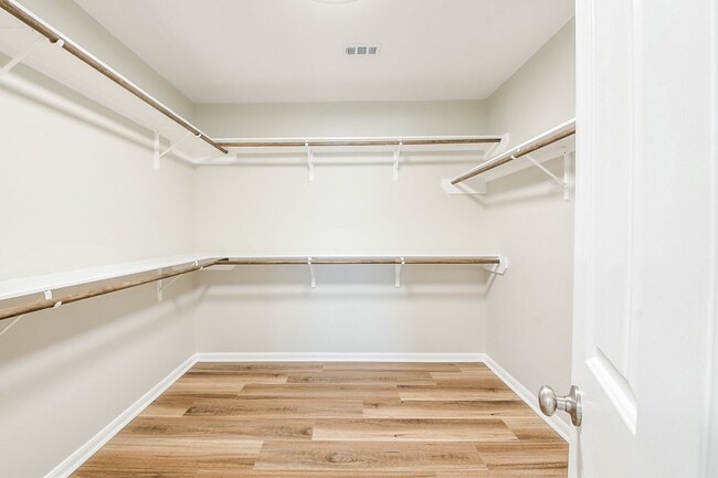 Building Photo - 815 Robins Way