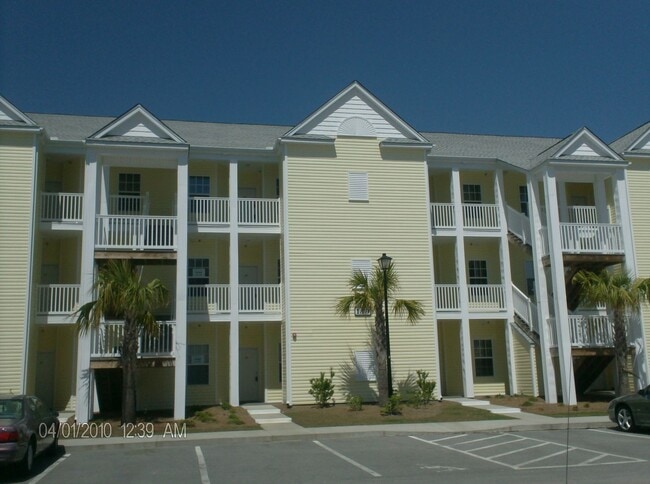 Building Photo - 3 bedroom, 2 bath condo in Fountain Pointe Unit 201