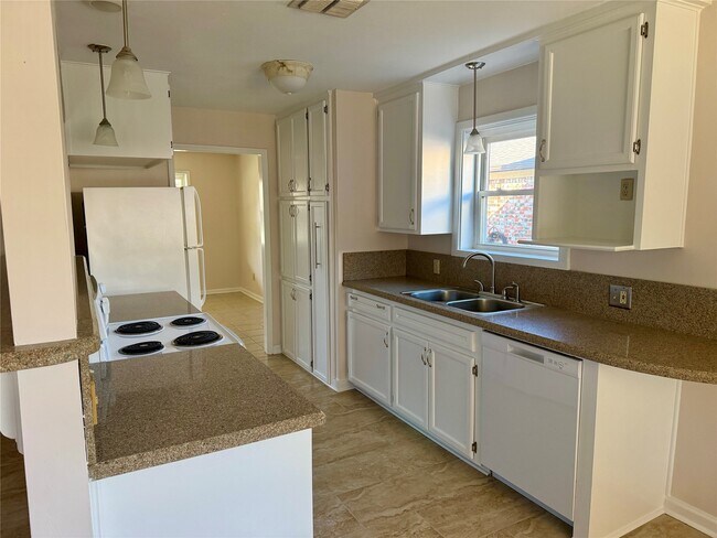 Photo - 1109 Sally Anne Dr