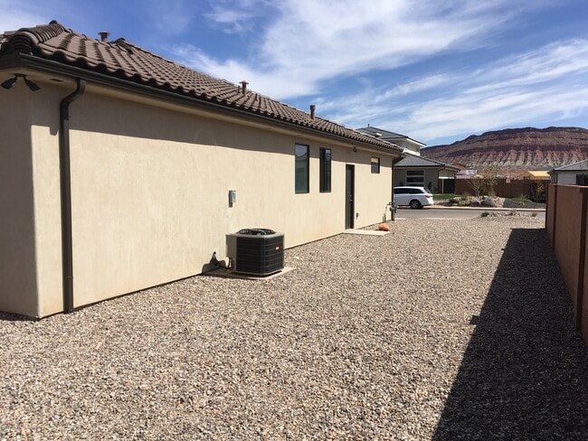 side yard large enough for RV/boat parking - 3952 S Saddleback Rd