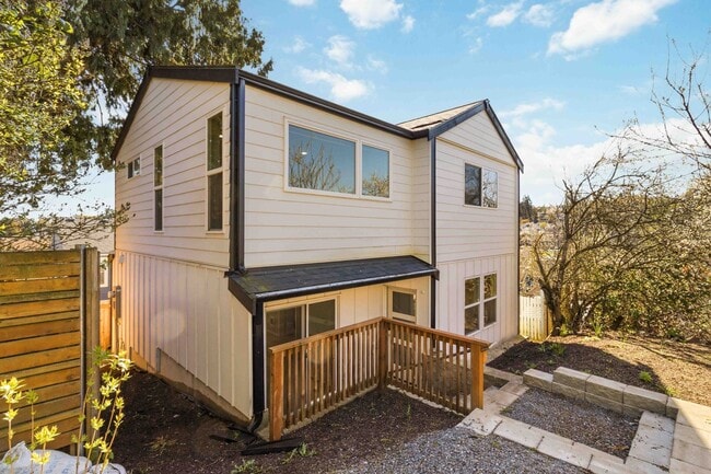 Building Photo - 3Bd/3Ba Seattle Home