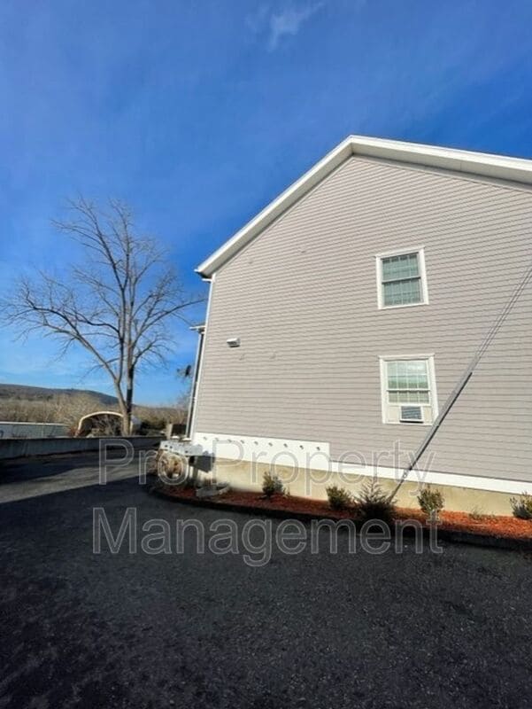 Photo - 129 Railroad St