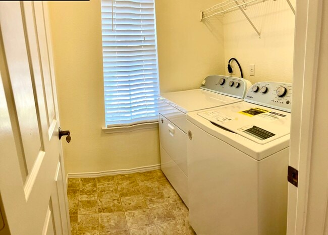 Photo - 1004 Sweet Melissa Dr