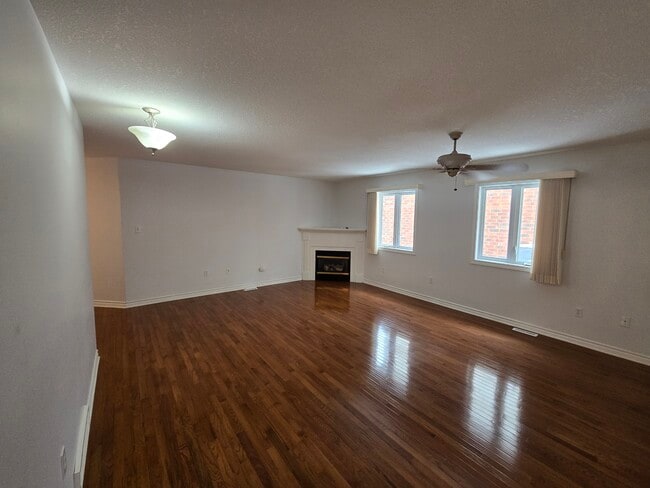 Photo - 863 Bushby Ct