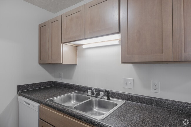 2BR, 2BA - 1,000SF - Kitchen - Deerfield Run Apartments