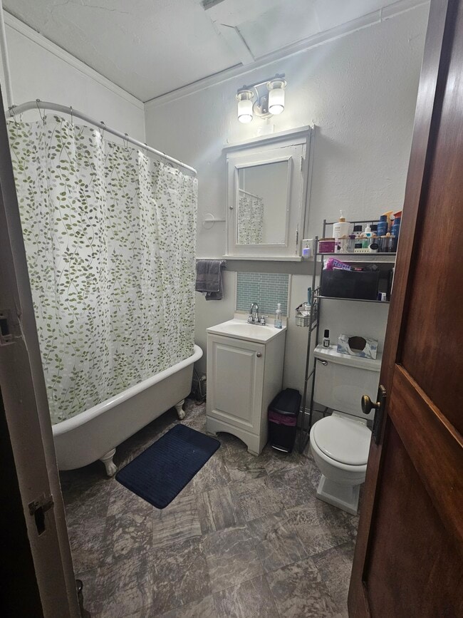 Building Photo - 304 W Grand Ave Unit #7 Rental