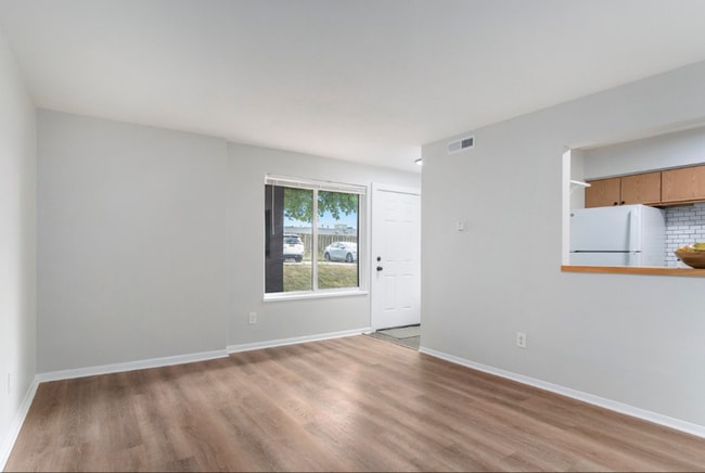 Photo - 2721 Madelyn Dr SW