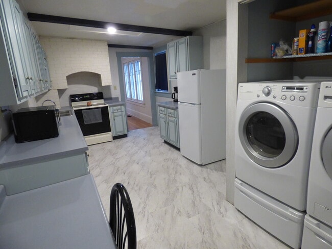 Photo - 823 W Boulevard St