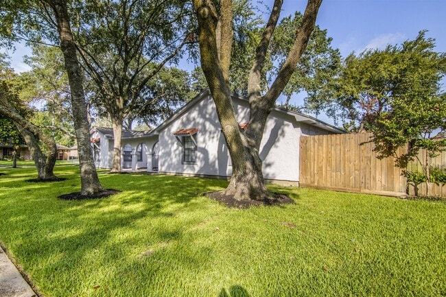 Photo - 2716 Pinecone Ln