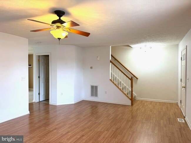 Photo - 107 Trade Wind Ln