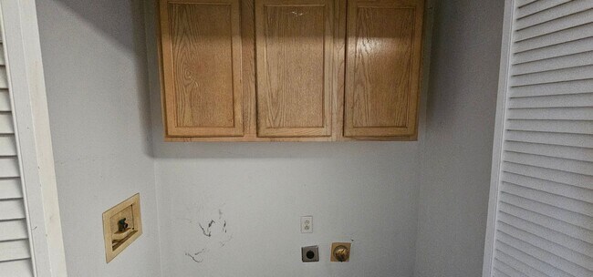 Photo - 1+Acre in the country! 2 bed/1.5 Bth- NO C...