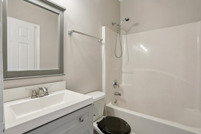 Photo - 751 Prince Pl NW