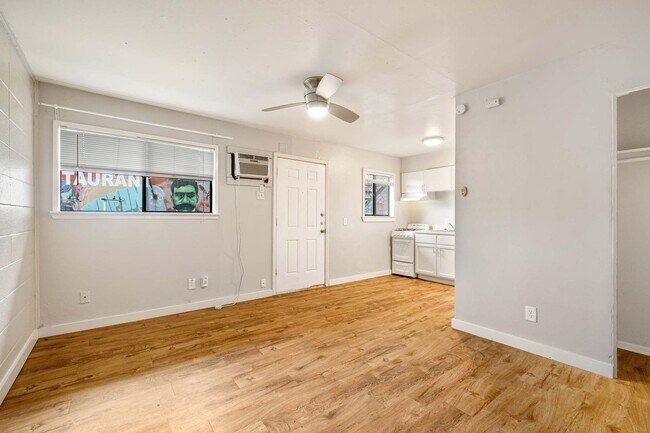 Photo - Recently Remodeled Studio Apartment In Hot... Unidad Apt E