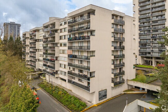 Photo - Lougheed Lodge