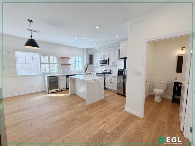 Photo - 1521 S Hayworth Ave Unit 102