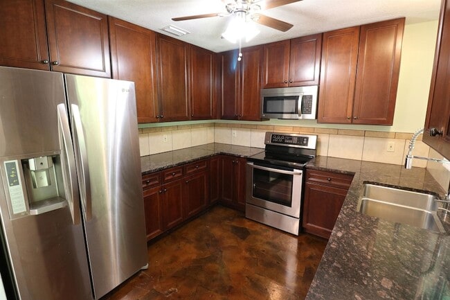 Photo - 4225 Oak Ln