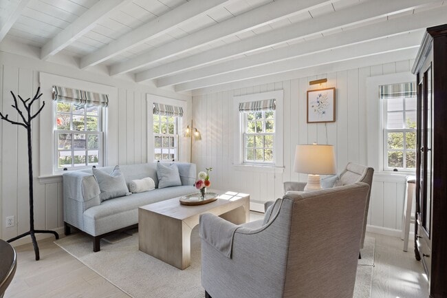 240 Shore Rd