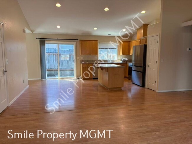 963 Rodan Ave SE