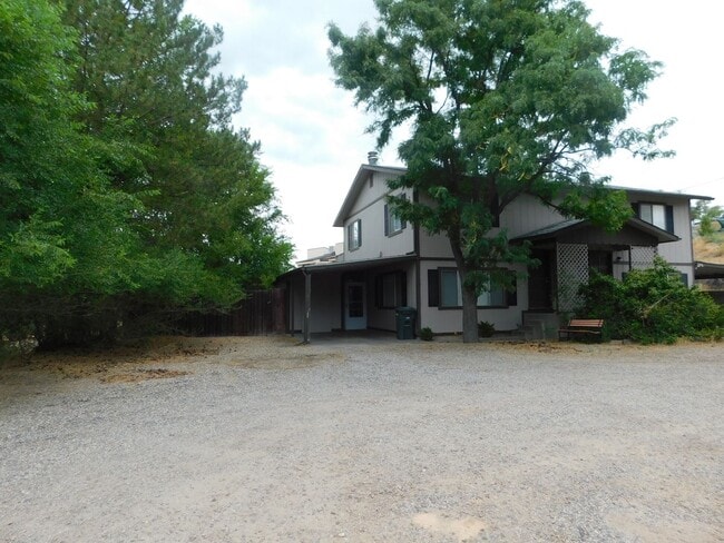 Building Photo - 402 Dressell Dr Unit A