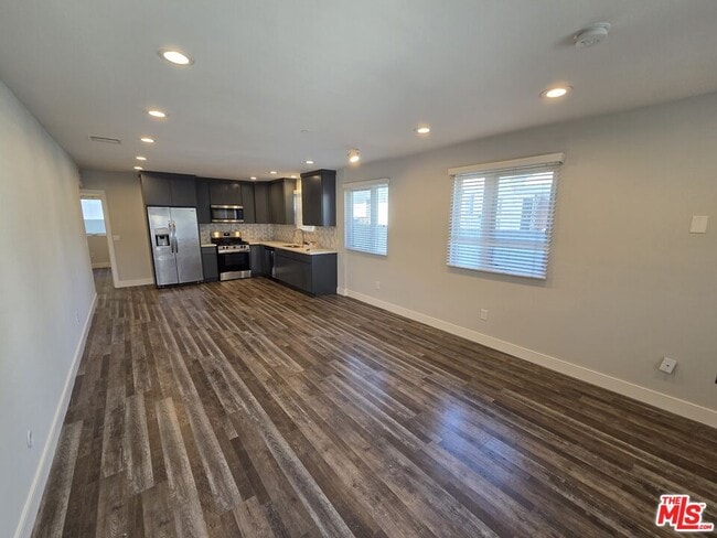 1255 N Kingsley Dr