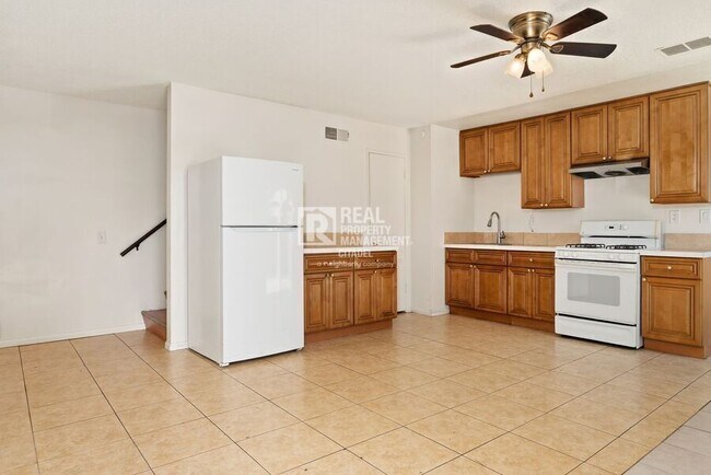 Photo - 3009 Canyon Crest Dr Unit B