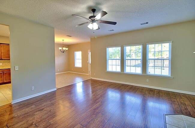 Photo - 1111 Marne Blvd