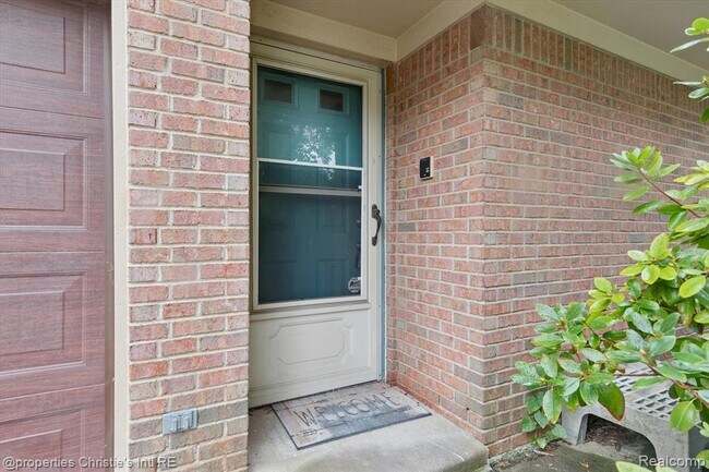 Photo - 483 W Lincoln Ave