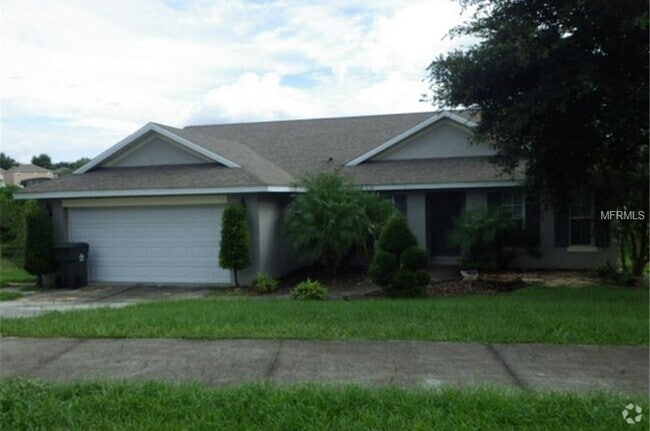 Building Photo - Spacious 4 Bed 2.5 Bath Single Family Home...