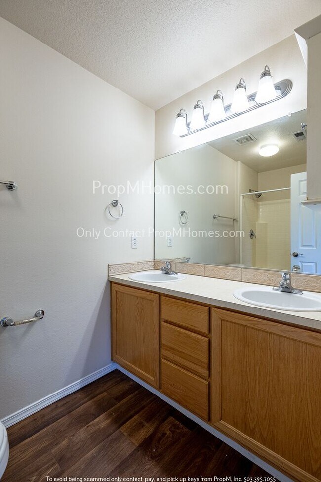 Wonderful Three Bedroom EndUnit Townhome House Rental in