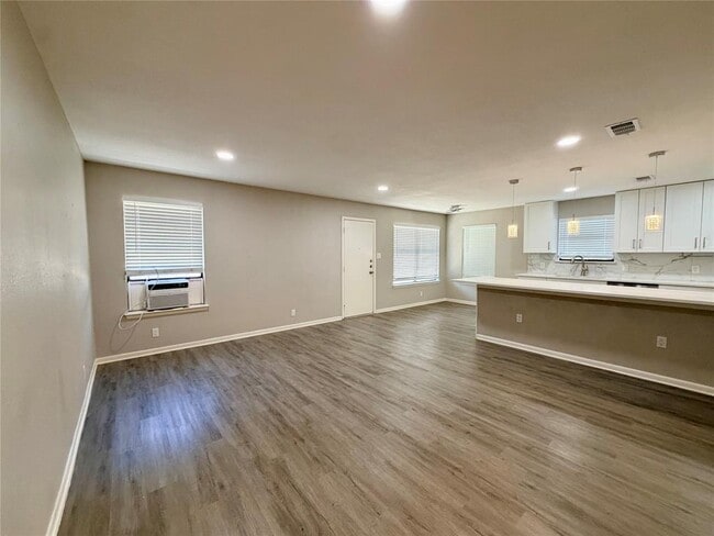 Building Photo - 1403 Long Branch Dr