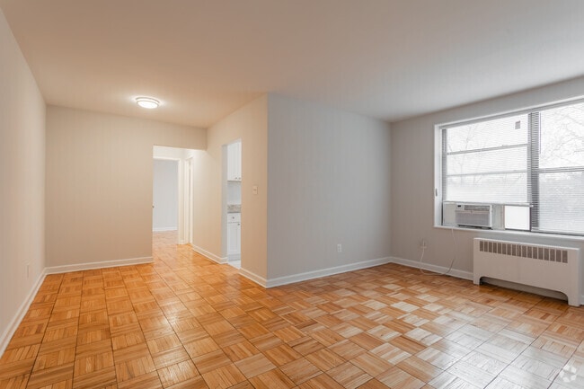 1BR, 1BA - 750SF