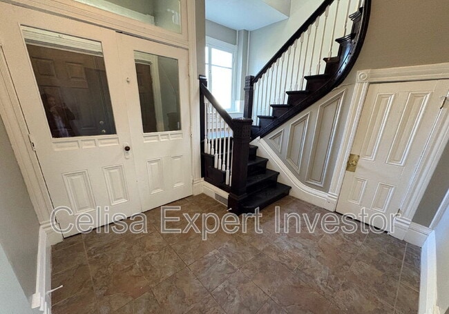 Photo - 125 W Creighton Ave