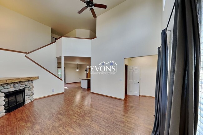 1406 S 79th Ave