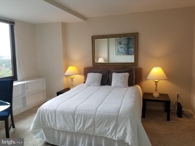 Building Photo - 1011 Arlington Blvd Unit 926