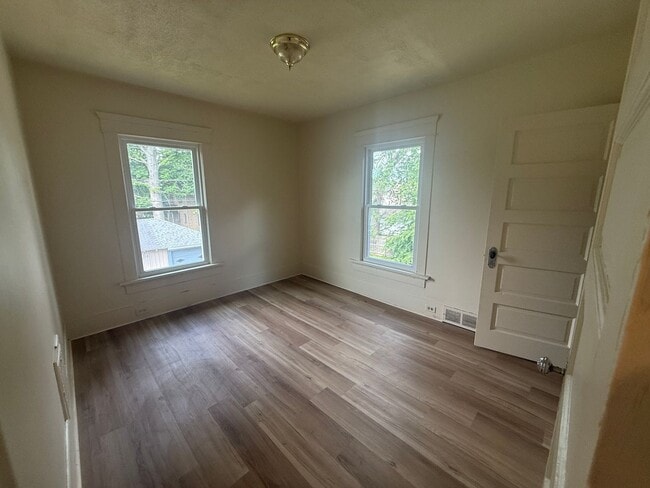 Photo - Fulton Duplex Unit Upper